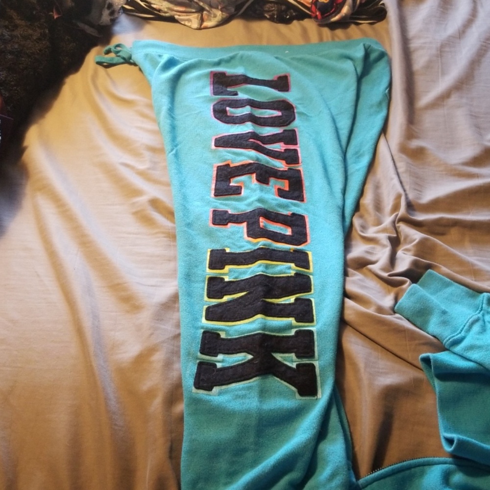 Vs pink sweatsuit